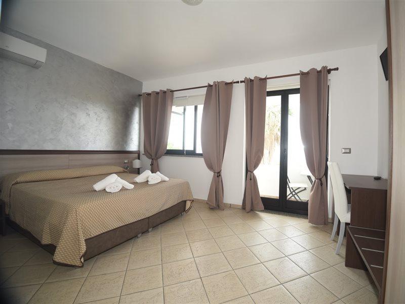 Villaggio Pineta Petto Bianco Capo Vaticano Exteriör bild